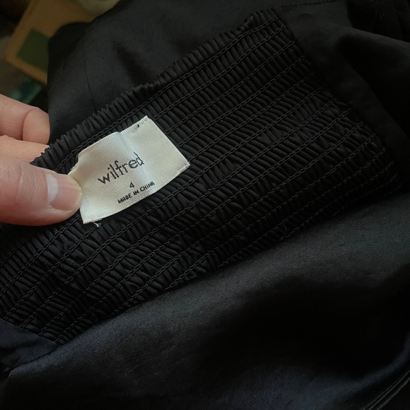 Aritzia Wilfred black Bridgerton satin long sleeve midi dress - Picture 4 of 6